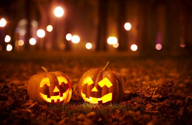 Learn 4 key tips to make Halloween fun and safe for seniors with Alzheimer's or dementia. Discover what to avoid and special ways to celebrate the spooky season with your loved ones.